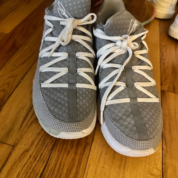 Lebron James Particle Grey (Size 11) - Picture 3 of 3